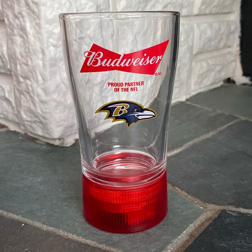 🏈NFL Budweiser Baltimore Ravens light up glass.